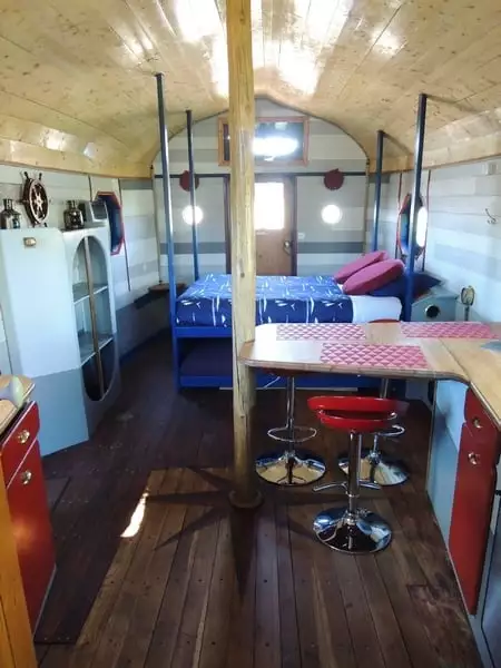 coin repas et cuisine. bateau gite insolite " la cuisine"